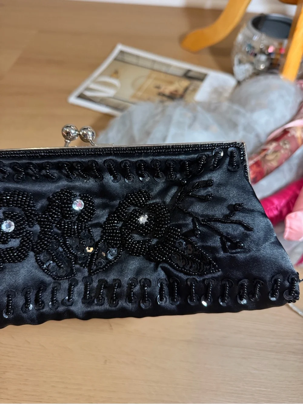Vintage ⚪️ Chateau Black Beaded Floral Evening Clutch